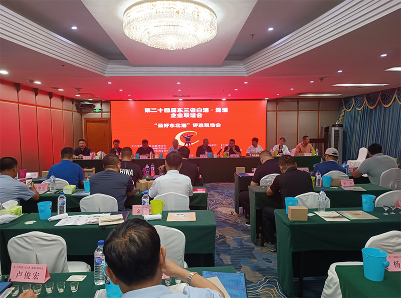 辽宁葫芦古镇酒业有限公司“关东葫芦王”、“关东十大怪”，，，，，获“最好东北酒”金奖！_新闻中心_辽宁永信贵宾会217控股集团