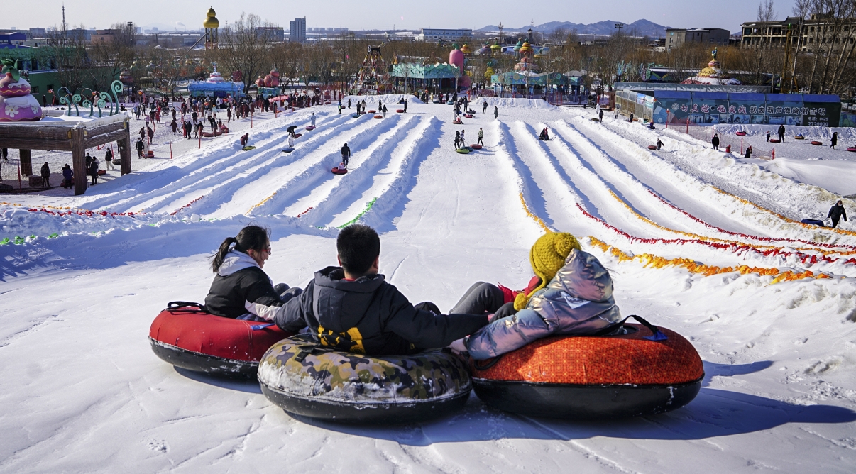 葫芦古镇关东民俗雪乡新雪季 如约迎接天下游客......_永信贵宾会217动态_辽宁永信贵宾会217控股集团
